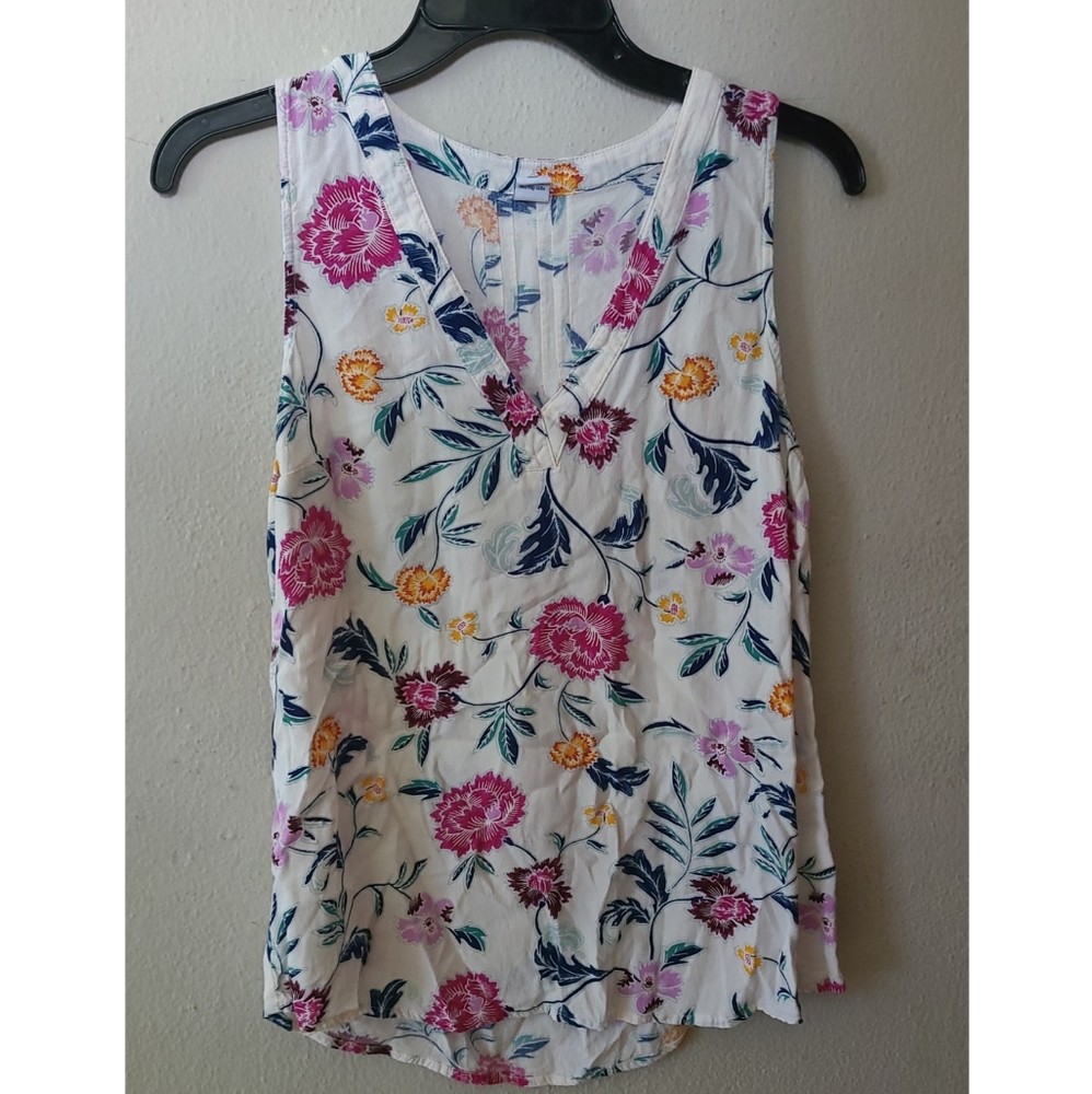 Old Navy beautiful floral print blouse Size XS